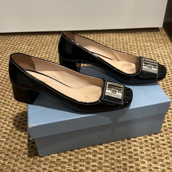 Prada Vernice Black Patent block heel pump w/silver buckle and 2 inch heel - Picture 2 of 13